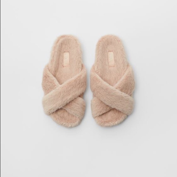 NWT Zara Size 13.5 little girl faux fur slippers - Picture 2 of 5